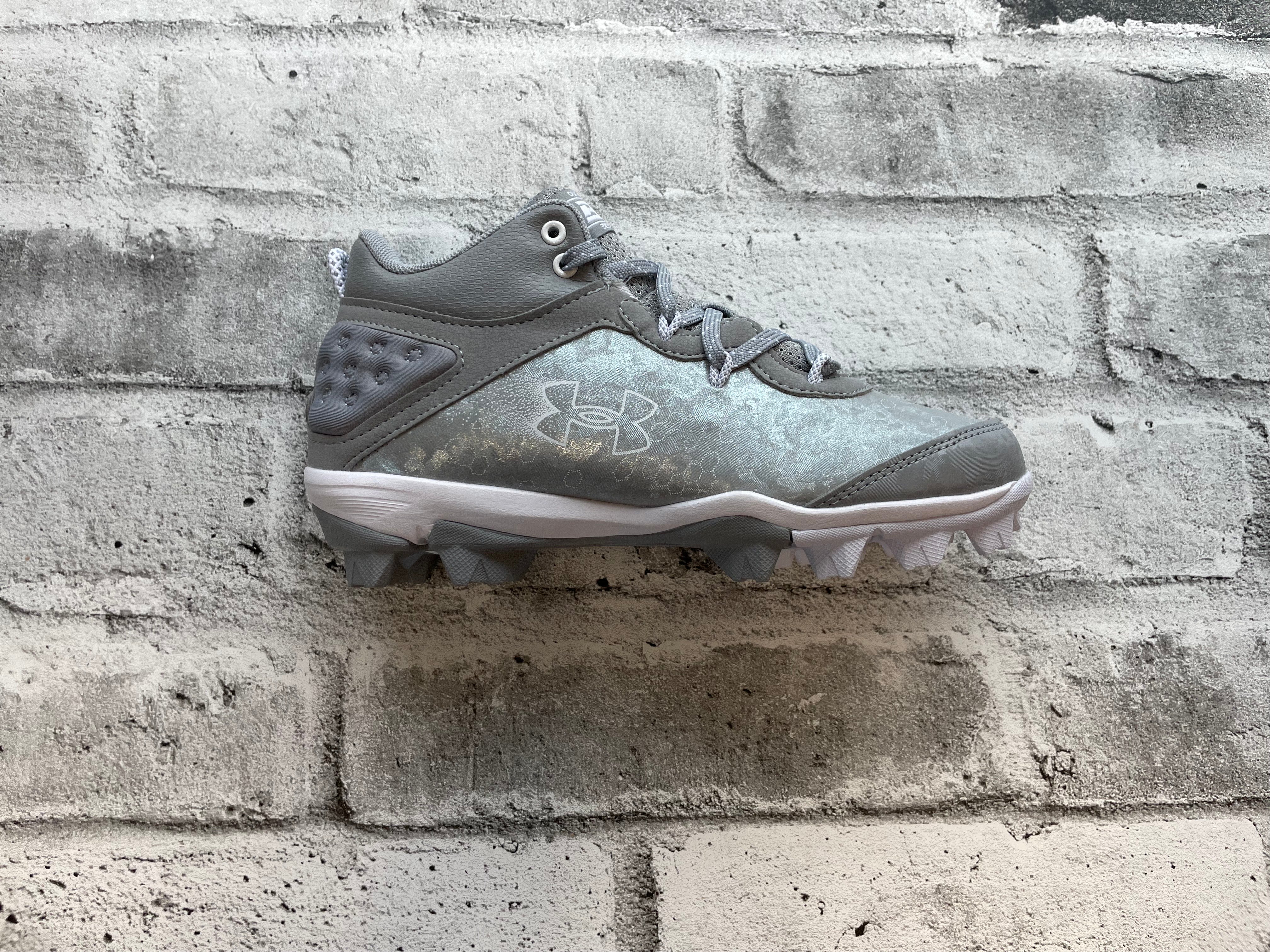 Baseball UA Harper 8 MID RM JR Cleats